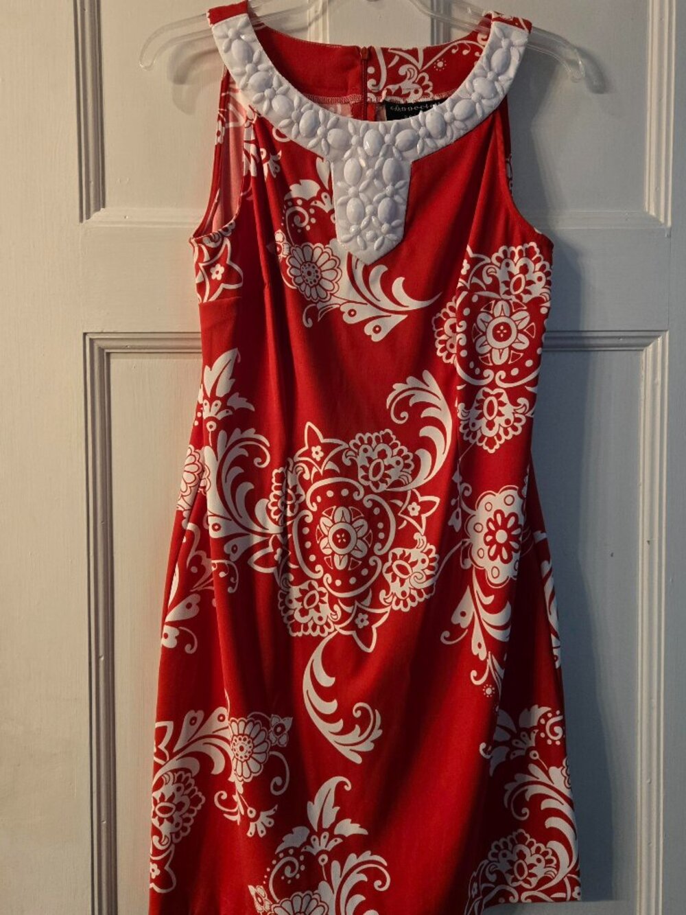 CONNECTED PETITE SIZE 10P KNEE LENGTH RED PAISLEY BEADWORK AT NECKLINE